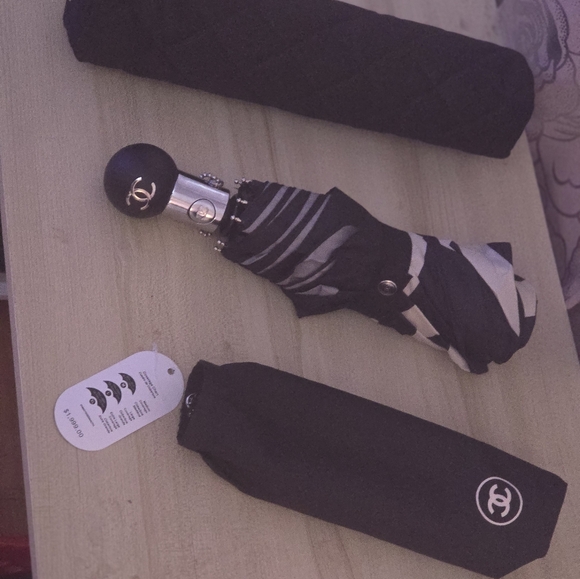 Chanel umbrella - Picture 5 of 6